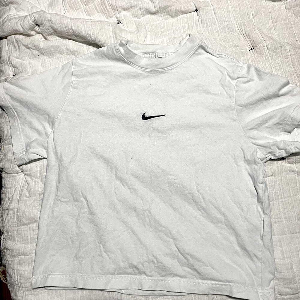 Nike women’s simple shirt